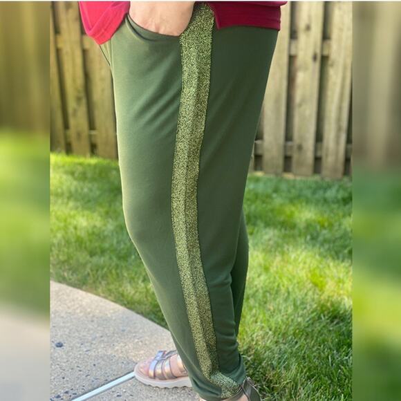 Womens 2X Green Jogger Pants New Soft Pull On Quacker Factory Metallic Strip - Picture 1 of 7